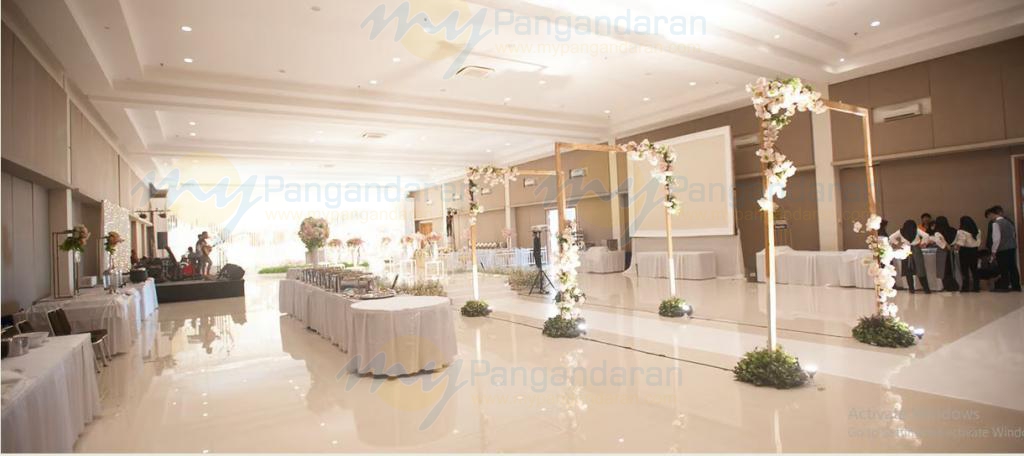   Tampilan ballroom laut biru resort hotel	